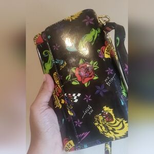 Betsey Johnson Wallet / Wristlet – Pre-Owned – Unique Print ✨